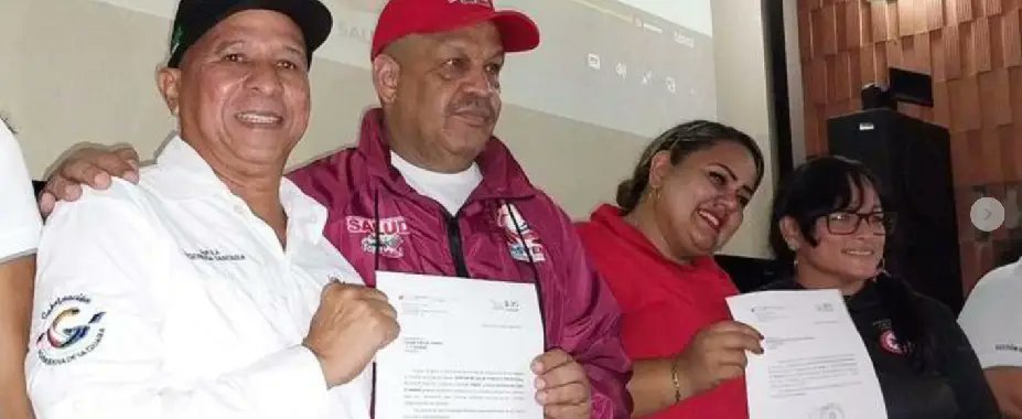 #NotiSalud🩺|  MPPS entregó nuevas resoluciones de cargo fijos a trabajadores del SPNS

Lee + aquí 👉 acortar.link/V0chFP

#JuntosPorCadaLatido
#ConsensoPorElBienestar
<a href="/NicolasMaduro/">Nicolás Maduro</a>
<a href="/MagaGutierrezV/">Magaly Gutiérrez Viña</a>