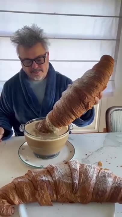 que ganas de desayunar una medialuna