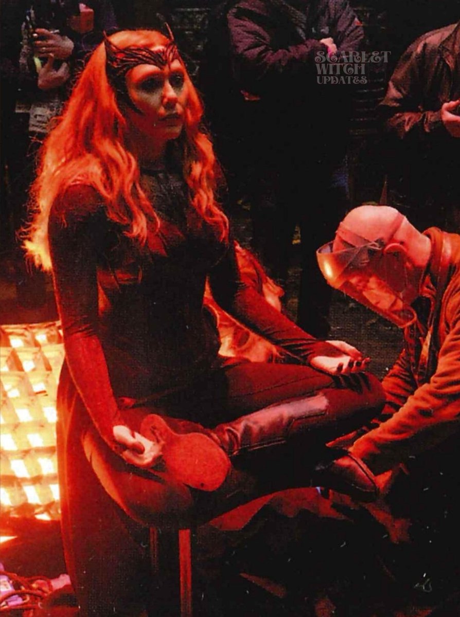 ScarletWitchUpd's tweet photo. New picture of Elizabeth Olsen as the Scarlet Witch behind the scenes of ‘Doctor Strange in the Multiverse of Madness’ https://t.co/9qPPnb8Nco