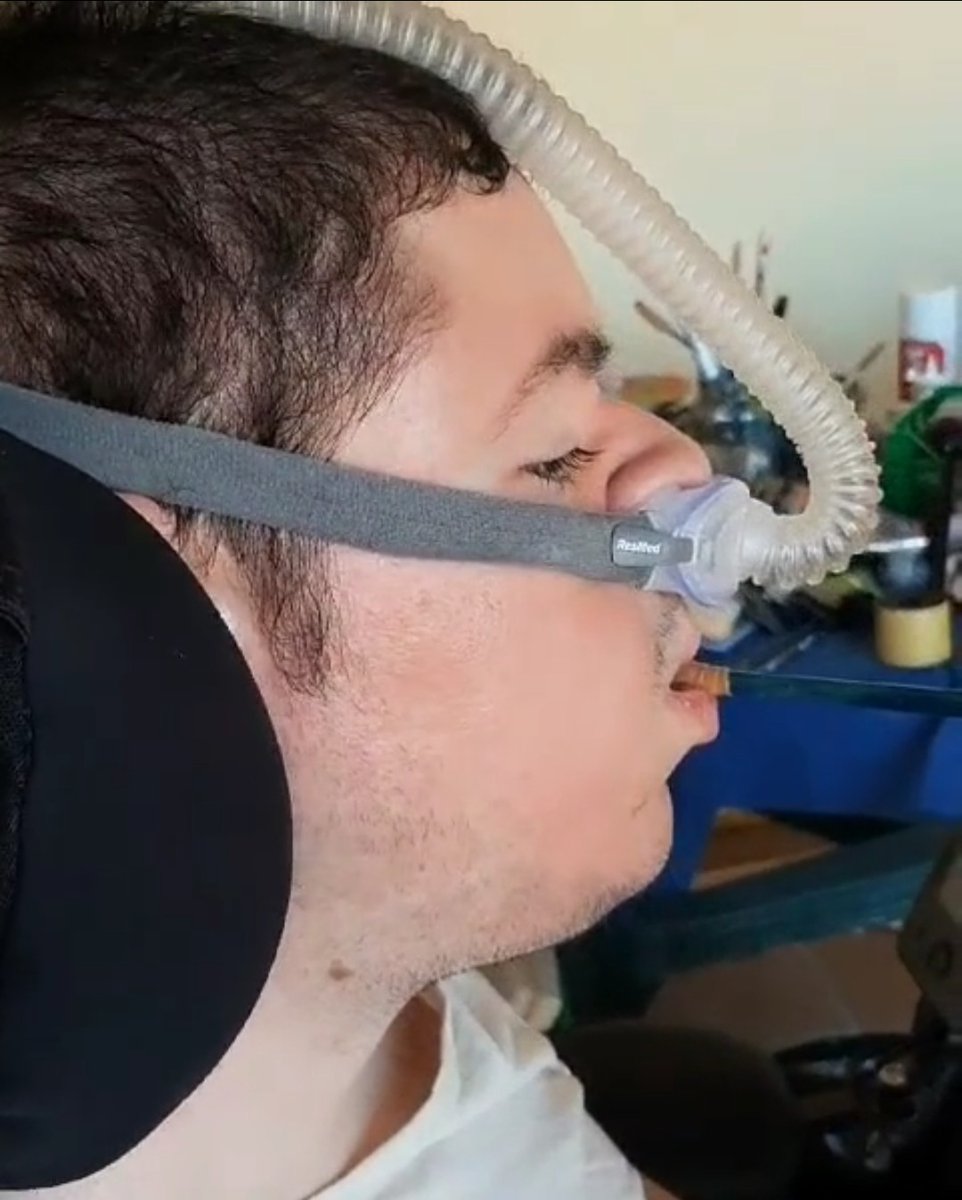 Stimo tantissimo questo ragazzo
Ha un talento unico nella pittura
Complimenti Daniele Chiovaro 
Un abbraccione