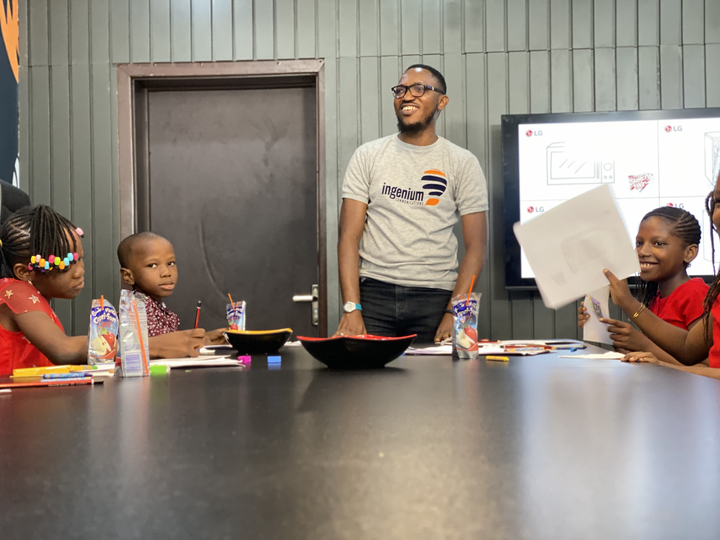sayoowolabi's tweet photo. Fun time today working with the kids for a video shoot

Even greater fun (&amp; fulfilment) having my 2 darlings #Oyinkansola &amp; #Oyindamola as part of the cast.(Bossing the screens like Daddy already)

Full details soon

#MadeOfGrace
#ProudDad
#ClientShoot
#LGSketchandWin
#BrandsGuy https://t.co/Tx2IyWWiSD