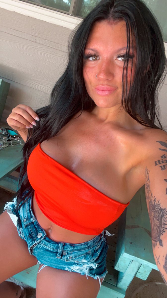 CheyElaine_'s tweet image. vibes ⚡️