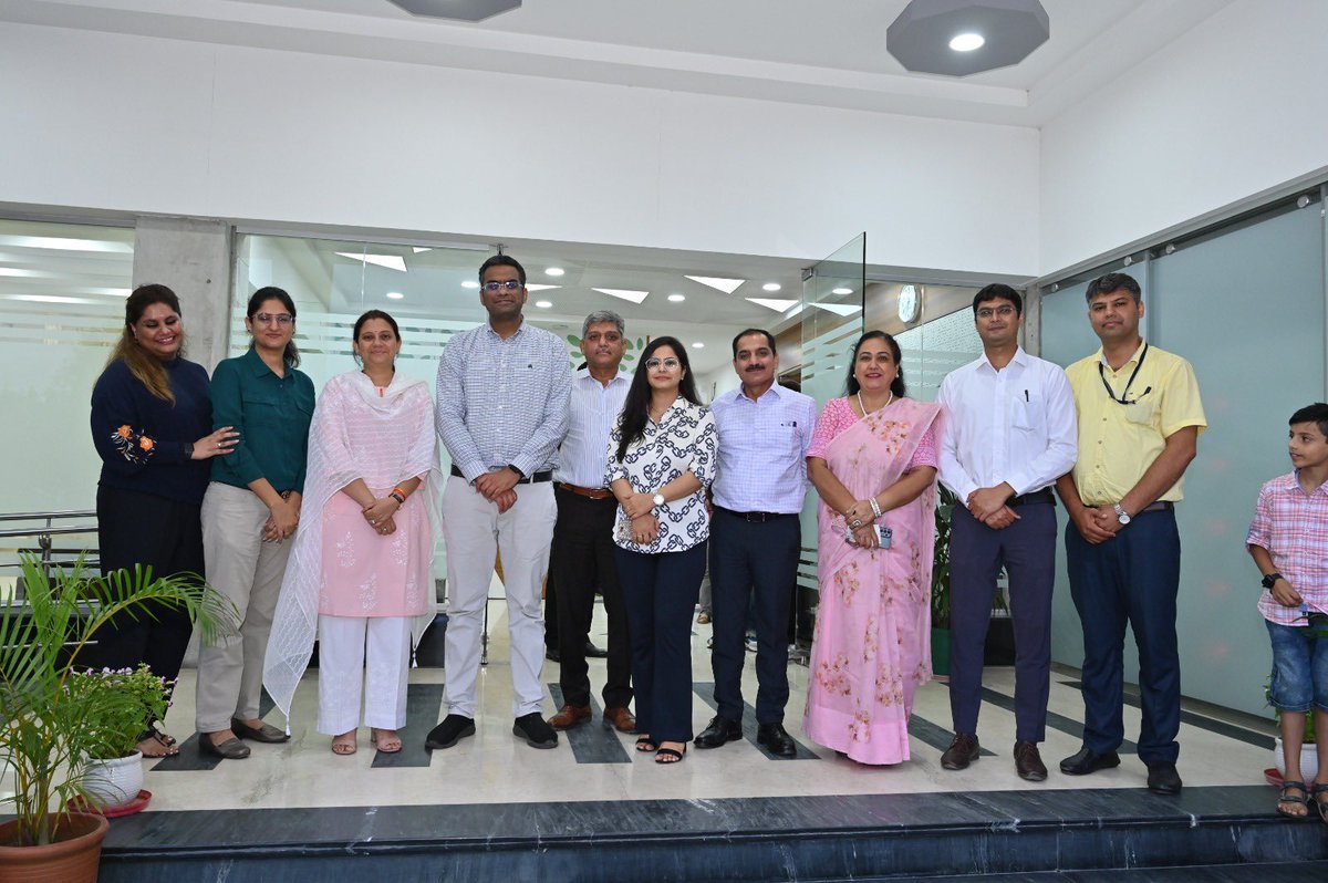 Live Telecast of Chandrayaan -3 Soft Landing attended by Sh. Anup Gupta, Mayor, Chandigarh, Smt. Anindita Mitra, IAS, CEO, Chandigarh Smart City,  Additional CEO, Chd Smart City, Chief General Manager !!

#Chandrayaan3 #IndiaOnTheMoon #चंद्रयान_3 #VikramLander