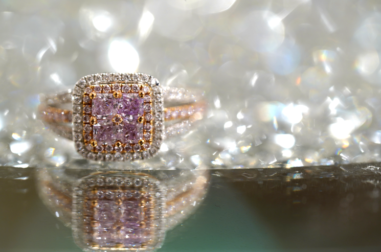 rudells's tweet photo. The diamond ring from Rudells' Prestige collection is a true embodiment of glamour and luxury.
Follow the link to elevate your style: https://t.co/Hnqo8wJaW4
#RudellTheJewellers #PrestigeCollection #Glamour #Luxury #DiamondRing https://t.co/3sTVralk0L