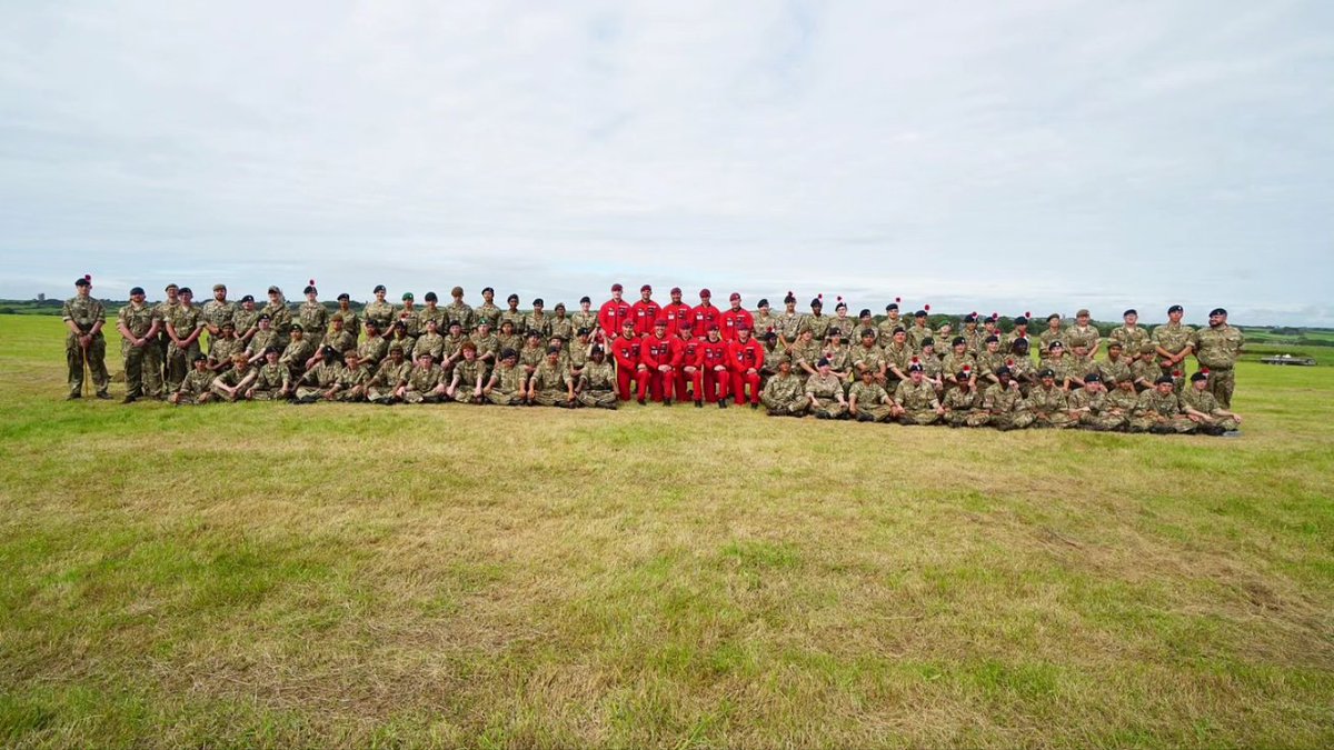 The Red Devils Army Parachute Display Team tweet media
