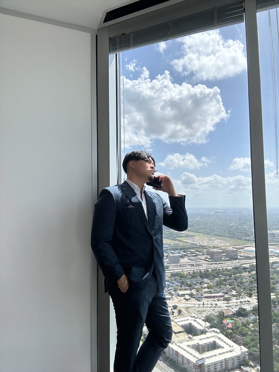 HashTag_Brandon's tweet image. Unlocking doors to dreams 🏡🔑 

Living the realtor life one deal at a time! 📈

Brandon Basilio | REALTOR®
📲 (346) 933-1588
📧 Brandon@TheRealtyClubTX.com