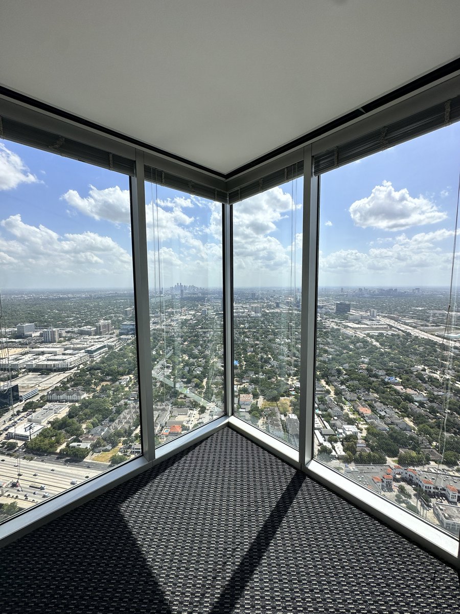 HashTag_Brandon's tweet image. Unlocking doors to dreams 🏡🔑 

Living the realtor life one deal at a time! 📈

Brandon Basilio | REALTOR®
📲 (346) 933-1588
📧 Brandon@TheRealtyClubTX.com