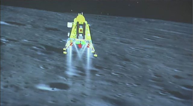 OmmyMeghwal's tweet photo. #Chandrayaan3Landing #Chandrayaan3 #चंद्रयान_3 #VikramLander #ISRO #MoonMission #IndiaOnTheMoon #isroindia 
@isro https://t.co/B9nAYGx9uo