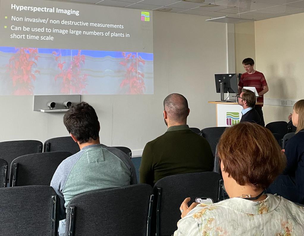 BerryBreeding's tweet image. A fantastic day in Dundee hosting our raspberry school as part of our H2020 project. Thank you all for coming @BreedingValue @JamesHuttonInst @JamesHuttonLtd Look forward to day 2 tomorrow. Special thanks to our sponsors @IrriSmartConsul @AngusSoftFruits @SocietyCrop @coco_peat