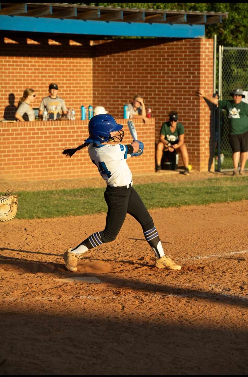 MadisonTreem04's tweet image. Wk3 FrshSzn:💙💙
BA - .500
OBP - .583
OPS - 1.122
Pitched 1 inning in relief.  68% Strikes.  2SO's.  
Struck out TWICE yesterday...never happens! You got me this game @EmmaJordan2025 you went Beast mode💪! #neveroutworked #loveofthegame @Mojo09_Crews @SSN_Softball @ExtraInningSB
