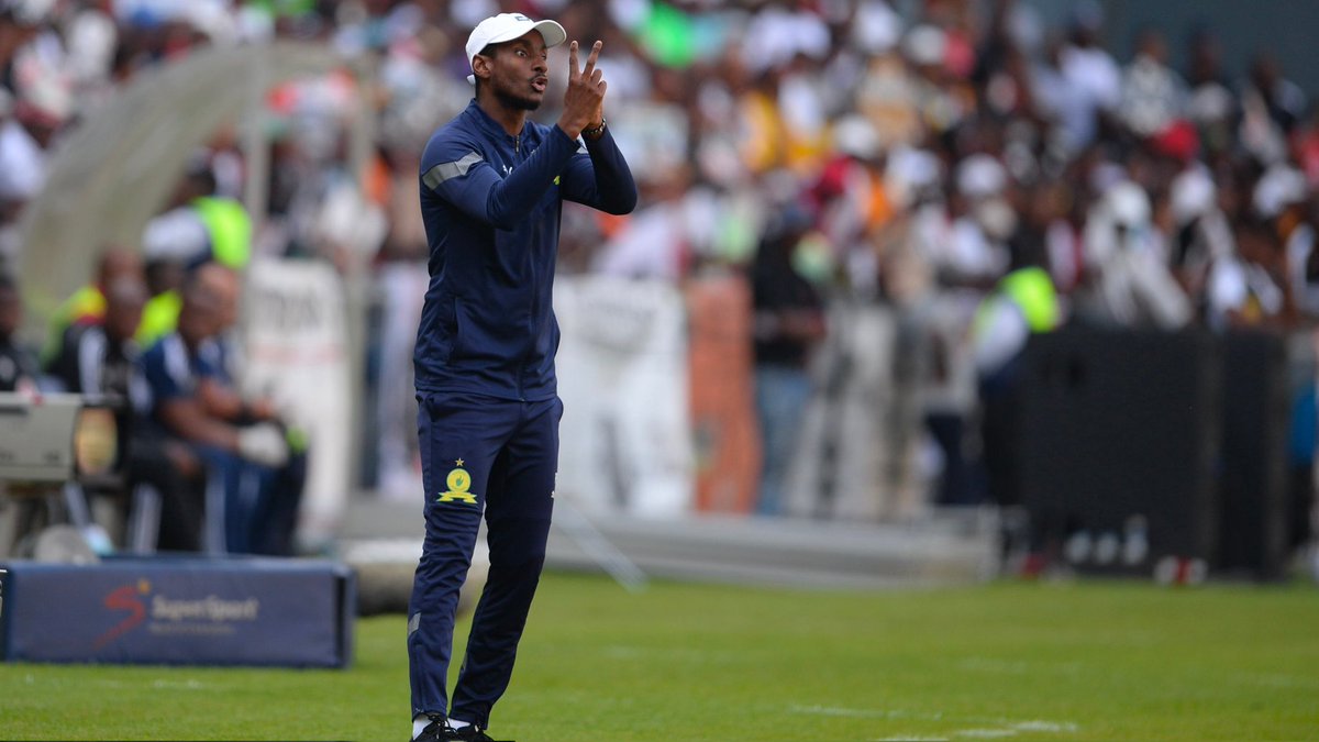 DiscoNicholas's tweet photo. AGAIN !!!!!!!!!!!!!
Ngiyanicela Bafethu Myekeni apheke !!.
Let's not disturb him with Useless Agendas.
The Man knows what he's doing 
All he needs from us is Our Trust,Support and Love .
Cook Coach Rulani Cook🥹🥹🥺🥺🥺🙏🙏🙏
#Sundowns https://t.co/l5qda6sih8