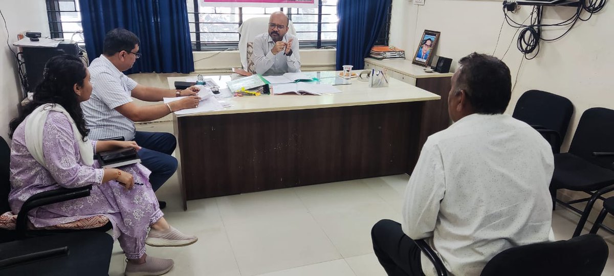 મામલતદાર કચેરી મોરવા(હડફ) ખાતે યોજાયેલ તાલુકા સ્વાગત કાર્યક્રમમાં ઉપસ્થિત રહી ૧૩ અરજદારશ્રીઓના પ્રશ્નો રૂબરૂ સાંભળી તમામ પ્રશ્નોનો હકારાત્મક નિકાલ કરવામાં આવ્યો.<a href="/CMOGuj/">CMO Gujarat</a> <a href="/kuberdindor/">Dr. Kuber Dindor</a> <a href="/rmanjhu/">Rajesh Manjhu</a> <a href="/revenuegujarat/">Revenue Dep. Gujarat</a> #TalukaSwagatProgram