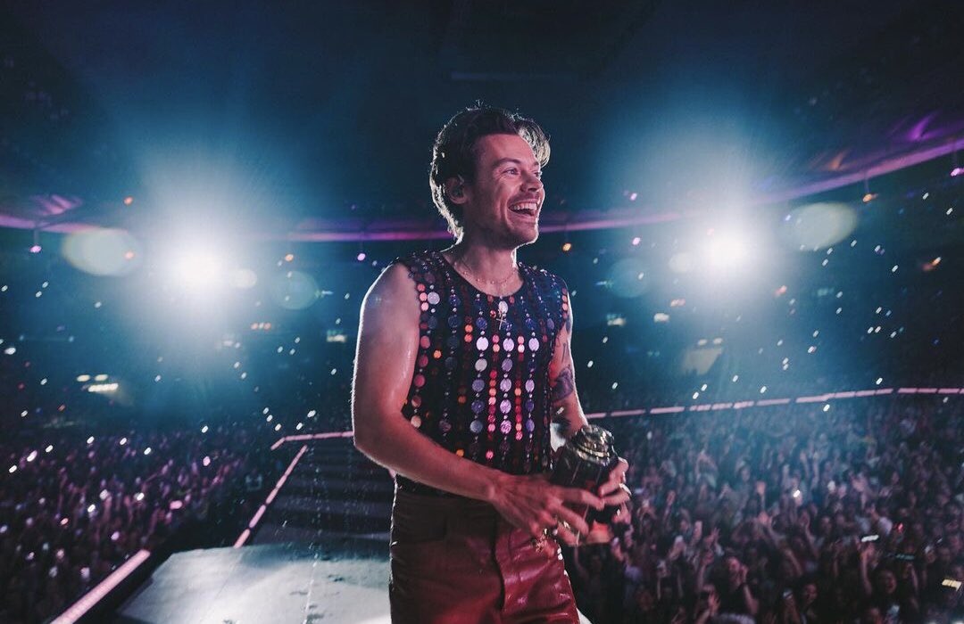 TheHarryNews's tweet photo. Harry for Love On Tour. - (by Lloyd Wakefield) https://t.co/tIAVjdAPWc
