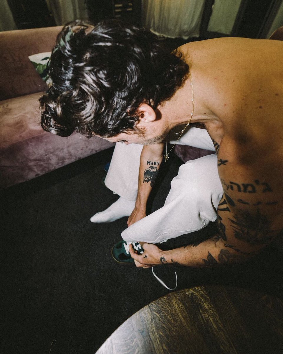 TheHarryNews's tweet photo. Harry for Love On Tour. - (by Lloyd Wakefield) https://t.co/tIAVjdAPWc