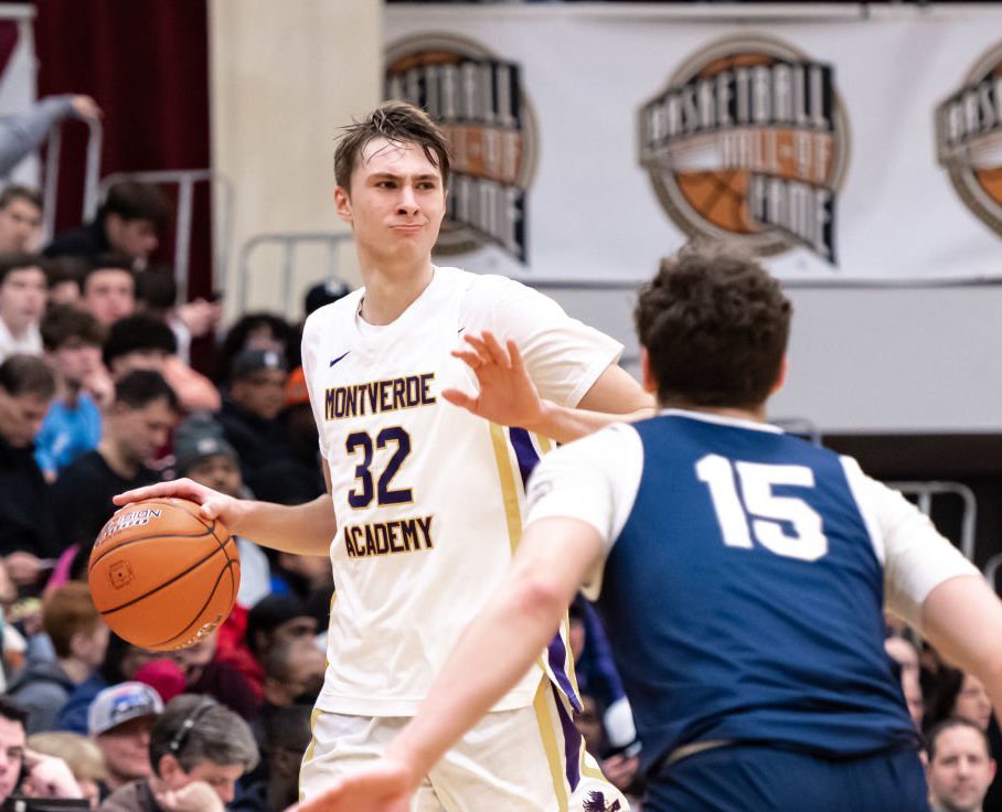 TheDunkCentral's tweet photo. Cooper Flagg plans to visit Duke, Kansas and UConn, per @TravisBranham_ https://t.co/hqkDsbGRFx
