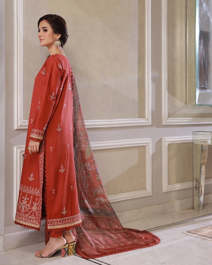 asimjofa's tweet photo. Asra Intermix Collection By Asim Jofa | Coming Soon
AJAS-23 | 3-PC | Rs. 5,450/-

For More Details, Visit: https://t.co/nrStJIdx8N

#AsimJofa #IWearAsimJofa #AsraIntermixCollection #KomalMeer #JofaPrints #Unstitched #AJEssentials #Lawn #Fashion #Trending https://t.co/qOJ57Rr5r9