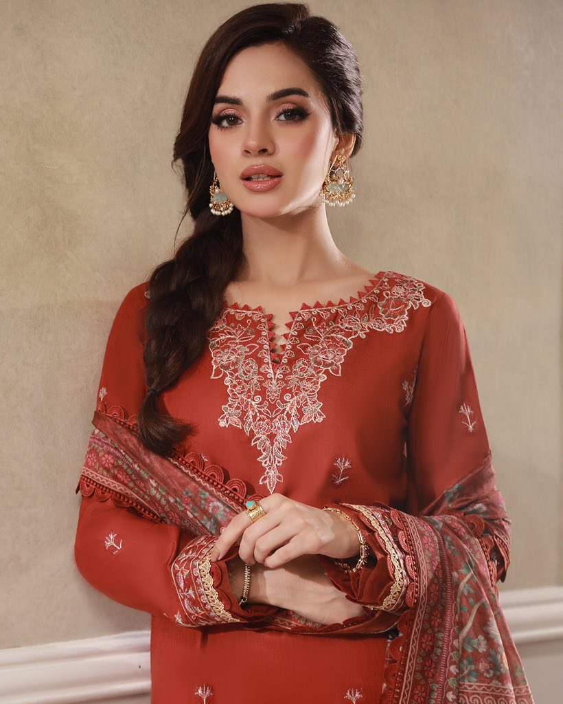 asimjofa's tweet photo. Asra Intermix Collection By Asim Jofa | Coming Soon
AJAS-23 | 3-PC | Rs. 5,450/-

For More Details, Visit: https://t.co/nrStJIdx8N

#AsimJofa #IWearAsimJofa #AsraIntermixCollection #KomalMeer #JofaPrints #Unstitched #AJEssentials #Lawn #Fashion #Trending https://t.co/qOJ57Rr5r9