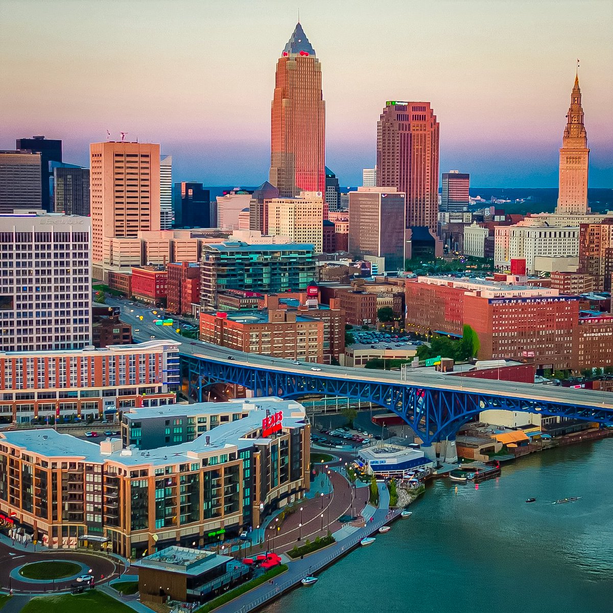 mcwevents's tweet photo. Consider Cleveland for your conference - an affordable major city with diverse activities and hotels. Enjoy Midwest charm, lake views, attractions, and top-notch venues. #EventPlanning #EventProduction #ConferencePlanning https://t.co/cvowDfukRL