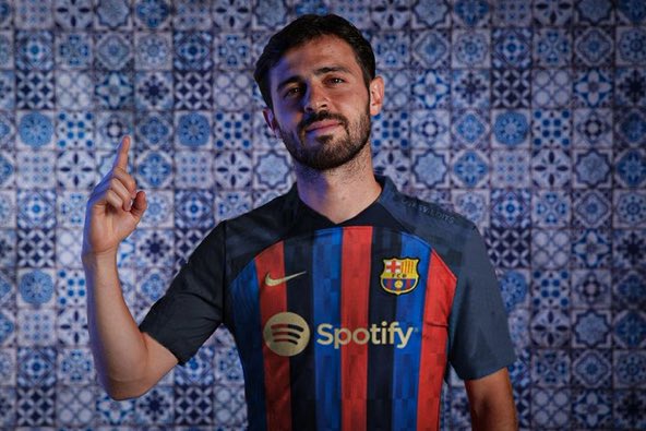 InfiltradoRM's tweet image. 🚨 | OFICIAL 

Bernardo Silva deja el FC Barcelona luego de posar 1 mes en photoshop en las redes sociales de las cuentas culés.