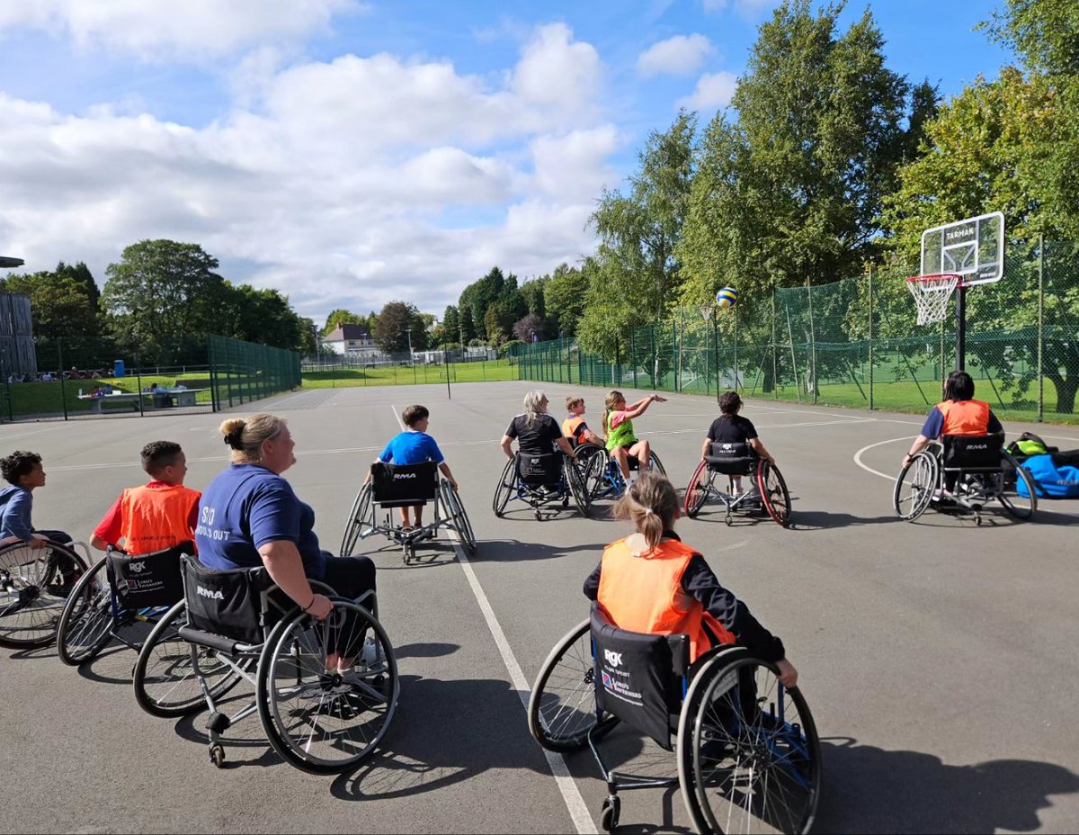 craddock_andy's tweet photo. Another amazing delivery day.
I love my job.
Schools out HAF holiday programme, at Lordswood girls school Birmingham.
#make_inclusive
@SportBirmingham
#togetherfund
#disabilityexpo
#bwcb2016
#breakinbarriersbham
#PARALYMPICGB
#activityalliance
#WeAreMotivation https://t.co/NZrMT0BNeY