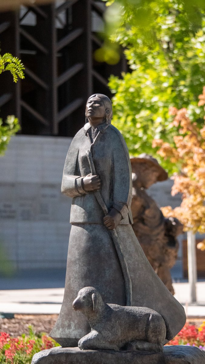 VisitCedarCity's tweet image. 📷 "Raindrops" by artist Allan Houser is a beautiful piece featuring a Native American woman with a sheep resting at her feet; both are reflections of Houser's ancestry and culture as a member of the American Chiricahua Apache.

#visitcedarcity #cedarcityarts #utaharts