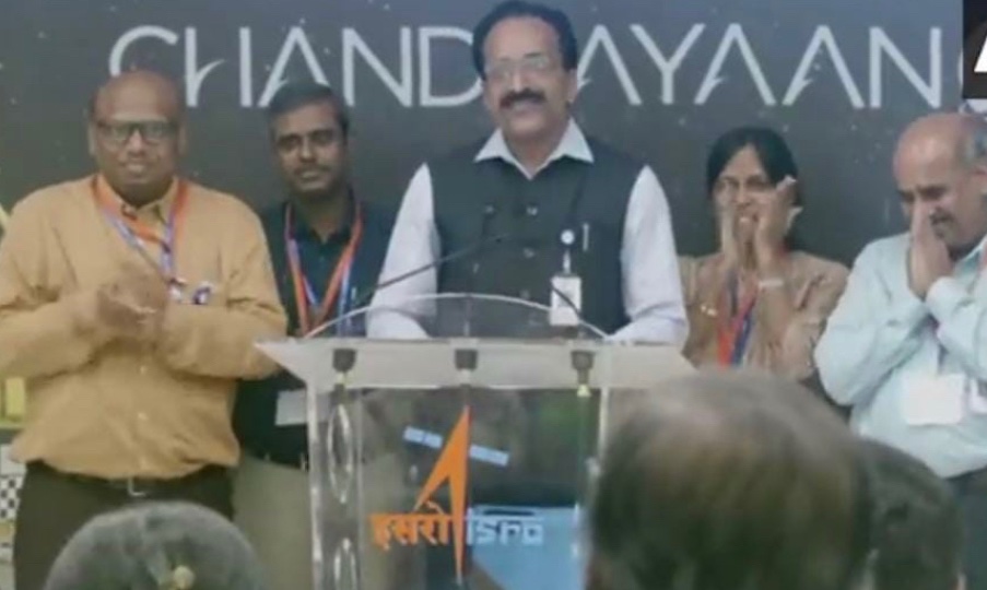 sandesh3sandy's tweet photo. Huge Congratulations to Scientific team @isro for successful mission on lunar surface. When you are humble, hardworking and have great temperament, nothing is impossible. Thank you for flying the Indian tricolour high. #Chandrayaan3 https://t.co/Ieqh2O2AGw