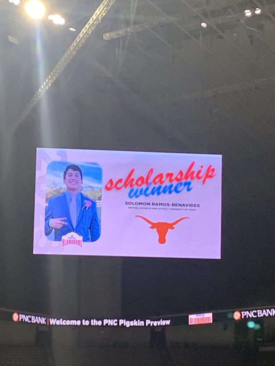 Saw the 🐐 <a href="/Solomon_ramos4/">Solomon</a> at the <a href="/valeroalamobowl/">Valero Alamo Bowl</a> kick-off.