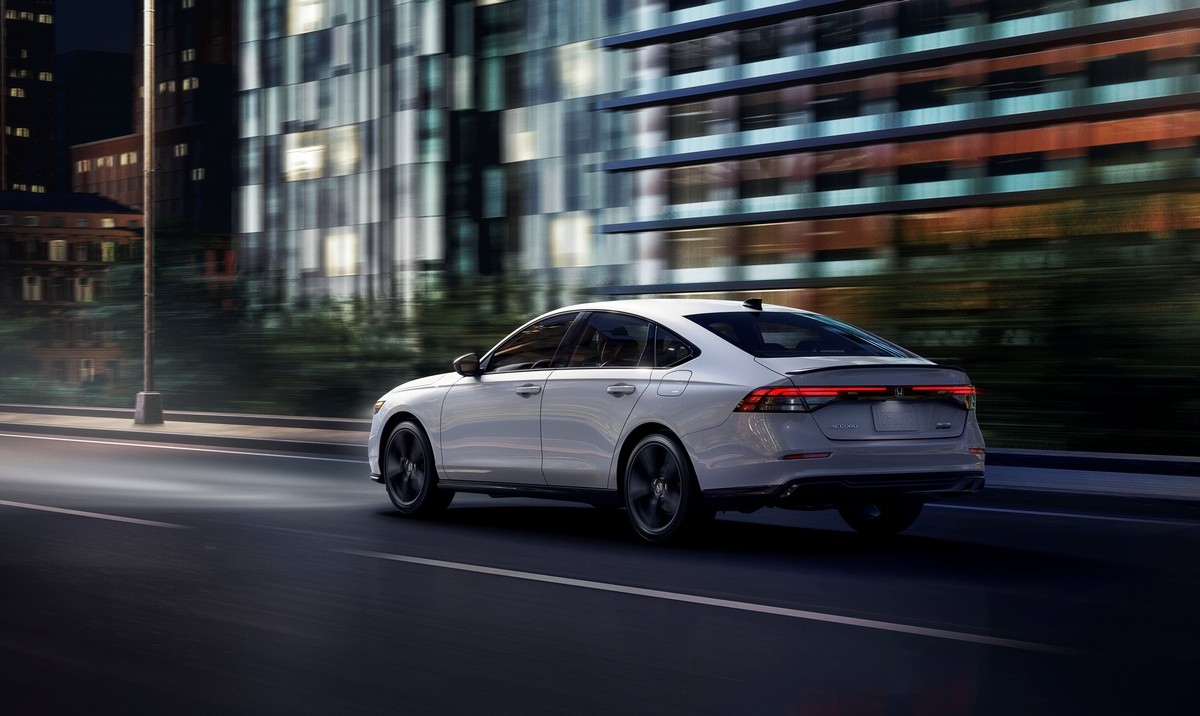 stconstanthonda's tweet photo. La Honda Accord, redessinée, continue d'impressionner génération après génération.😎 

Parcourez notre galerie de photos et choisissez parmi une variété de couleurs époustouflantes. 

Votre Accord parfaite n'est qu'à un balayage de doigt!🚘🌈 

Chez Saint-Constant Honda, la cl... https://t.co/BaAEHAdI7f