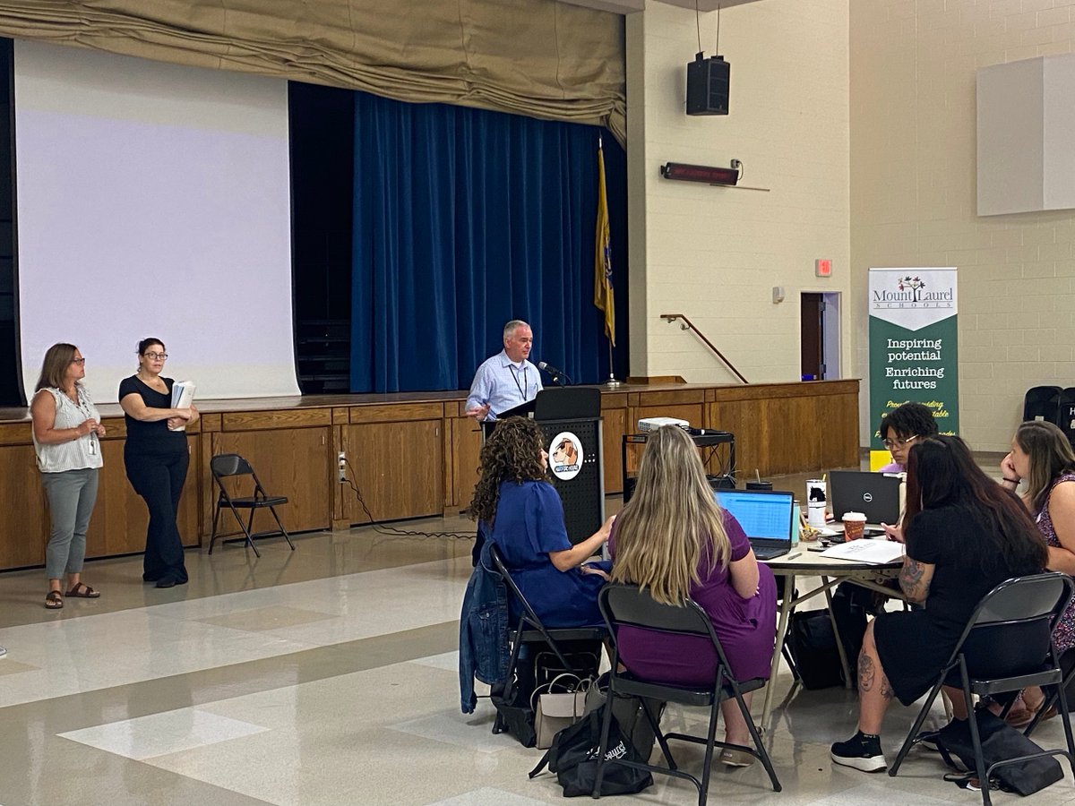 #MTL NewTeacher Orientation
Any NTO is incomplete without HR and Business office info. :)
Thank you to Aja Thomas and Rob Wachter for sharing the processes and procedures with our new colleagues.
@MTL_Super