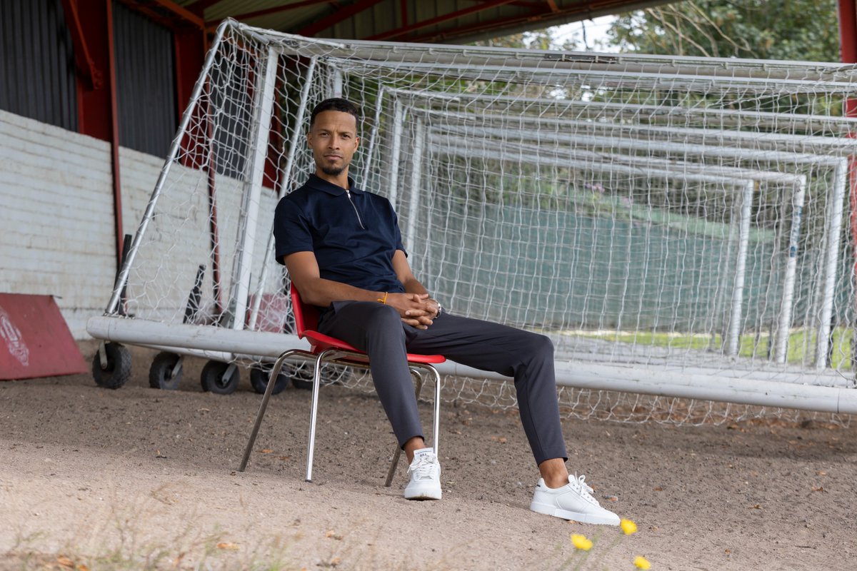 DavidOatesPhoto's tweet photo. Loved photographing former footballers Nedum Onuoha @kickback_nedum, David Thompson @77thomo &amp; Joe Thompson @IAmJoeThompson for an insightful piece by @MarkOgden_ discussing differing experiences of retirement.
Thx to @espn for the opportunity
Read here: https://t.co/iyuAwSMRIf https://t.co/mTbnwbOv3i