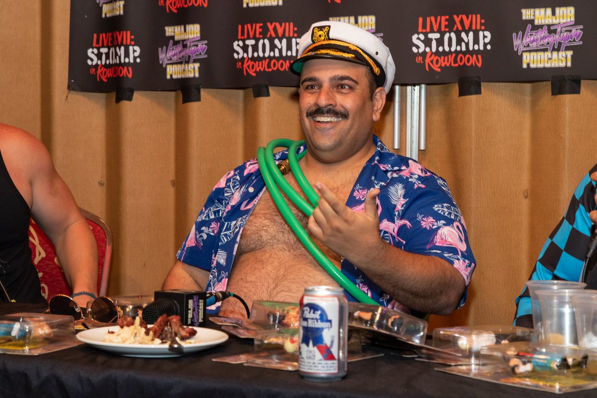 TheJoeShoes's tweet photo. I knew they couldn’t end the show by just having me defend the honor of meat. #Live17
📸: @justintakespics https://t.co/HwmehZzzwK