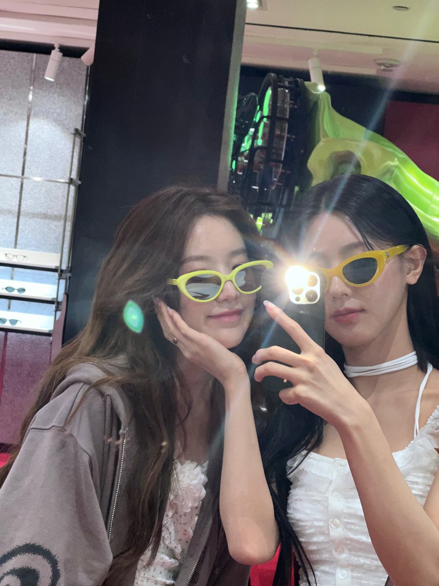 searchmiyeon's tweet photo. MIYEON 🌟 shared a post https://t.co/JCDfk7zrpJ
