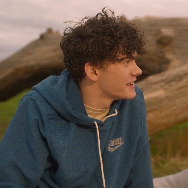 nick on X: nick's blue nike hoodie and blue/pink adidas tshirt — both on  vinted!! 🩵🩷 https://t.co/4s95QULwhc / X