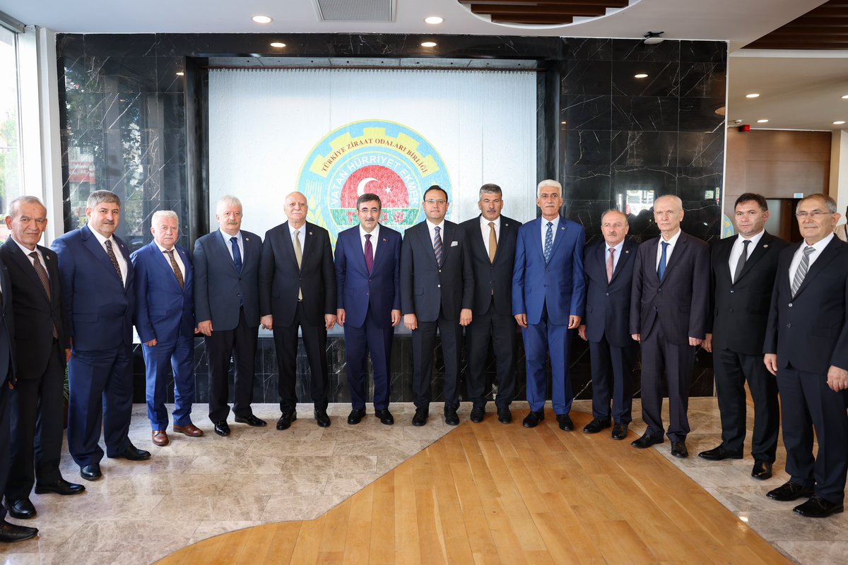 Orta Vadeli Program hazırlıkları çerçevesinde tarım sektörümüzü ilgilendiren konuları istişare etmek, görüş, öneri ve katkılarını dinlemek üzere tarım emekçilerimizin çatı kuruluşu olan Türkiye Ziraat Odaları Birliği’nde sektör temsilcileri ile bir araya geldik.

Tarım sektöründe