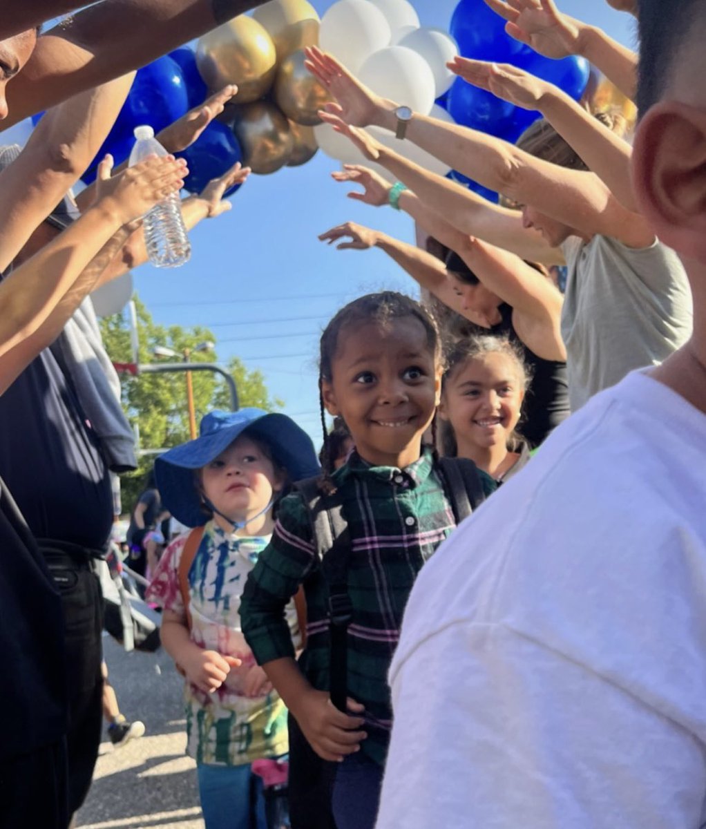dps_k12's tweet photo. So many wonderful lifelong memories are being made this week!โค๏ธ Tag us or use #firstdaydps to share your first week memories with us. #backtoschool
๐ธ: Wyatt Academy, Southmoor, Oakland, Bromwell https://t.co/BU2wUqxY1m