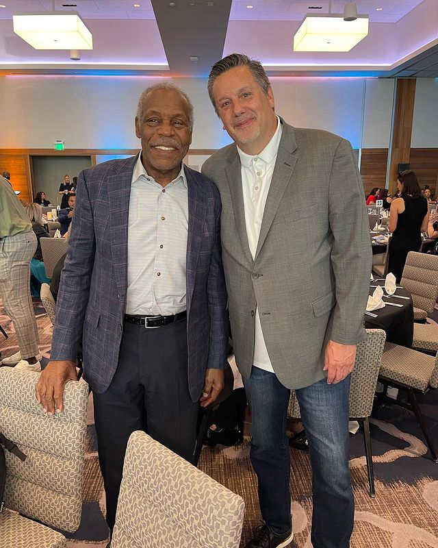 SLFbasketball's tweet photo. Fantastic event. Caring people. And a phenomenal and inspiring effort in supporting our communities. Hats (and helmets) off to @cocseattle for hosting such an amazing auction! 

#nflcares #onelovecommunityfridge #odessabrownchildrensclinic #familyfirstcommunitycenter https://t.co/e2oCL4Tpsu