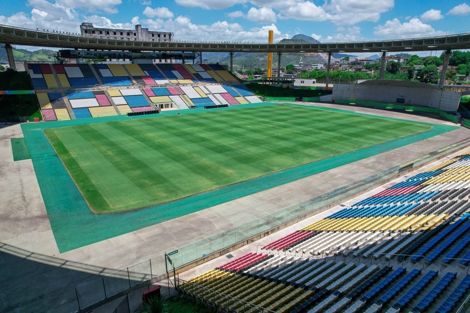 NewsAlmirantee's tweet photo. Na sua opinião, com as condições atuais, onde seria a melhor opção para o clássico entre Vasco x Fluminense? https://t.co/YwTzDmA4gK