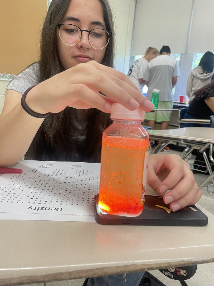 abmichalek's tweet photo. Building lava lamps using acid base reactions and density during summer bridge! https://t.co/elIQ30aUfm