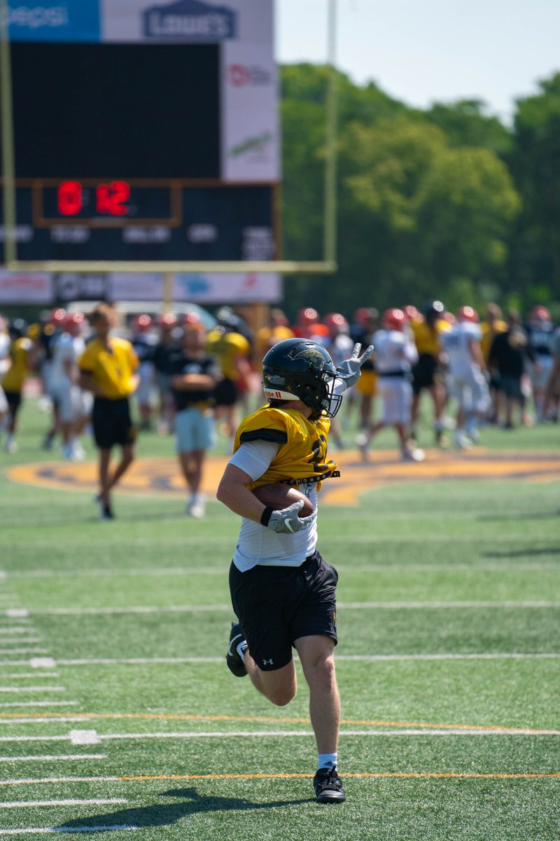 coachmaerob's tweet photo. It's #RideOutWednesday ... Feeling grateful to be able to coach this group! The boys got after in the heat today and are stackin' days left and right  ⚡️⚡️⚡️

#BigOver https://t.co/XqZ9kI8juY