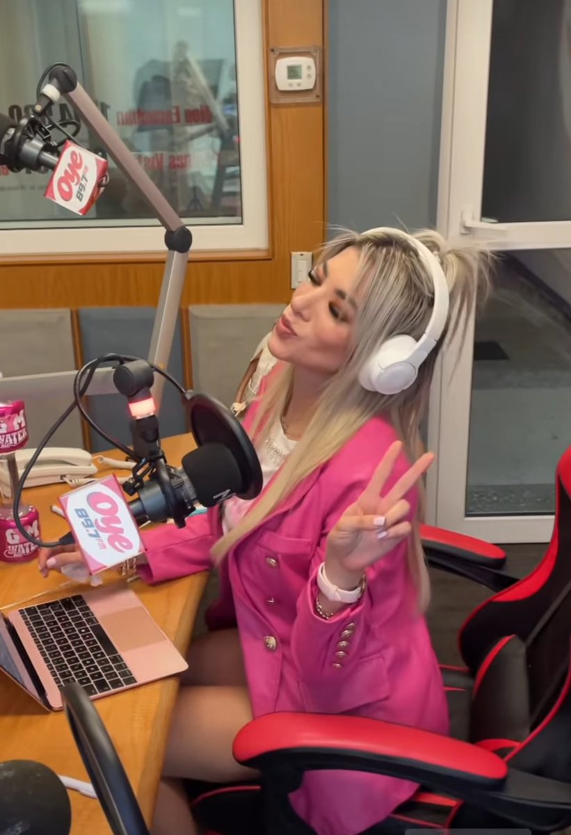 blalalovers's tweet photo. #QueOndaCon @pao_sasso que es la voz oficial de @Oye897 ๐๐ง๐ป
#BarbieSasso #PaoSasso https://t.co/UdUTpaAtp8