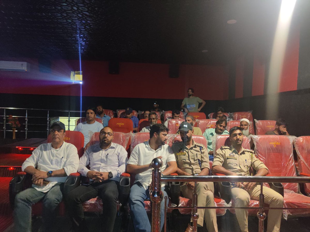 DrSyedSehrish's tweet photo. Chandrayaan3 landing on Moon being seen live in Baramulla!!
Kudos #ISRO 
Where there is will, there is surely a way!! https://t.co/BKiYXWUKt9