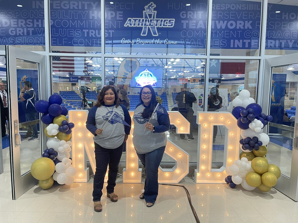 RLA_Veronica's tweet photo. Convocation 2023 #TeamNorthside #TeamRLA #TeamC&I @nisdelemelar @NISDElemCI @LauraHu16 https://t.co/hgHHb42mrI