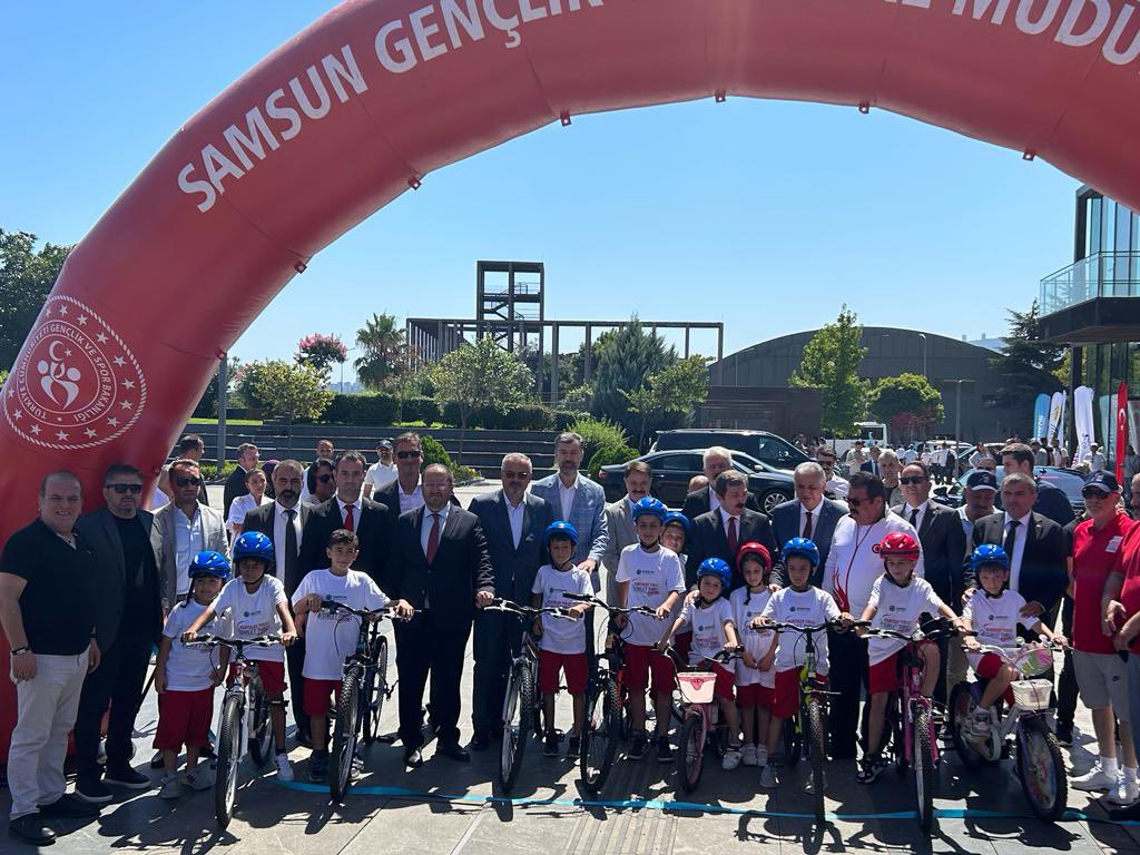 kazan_belediye's tweet photo. #Samsun’da yanan milli mücadele ruhunun meşalesi, SAMKON tarafından 30 Ağustos Zafer Bayramı etkinlikleri kapsamında düzenlenecek olan ‘Kurtuluş Yolu Bisiklet Turu” ile #Kahramankazan'ımıza doğru yola çıkacak.
02 Eylül 2023 tarihli buluşmayı heyecanla bekliyoruz 🚴🏻‍♀️🚴🏻
🇹🇷🇹🇷 https://t.co/nWlkRAf68M