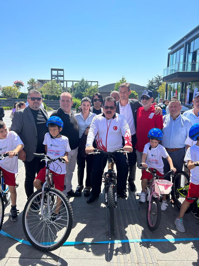 kazan_belediye's tweet photo. #Samsun’da yanan milli mücadele ruhunun meşalesi, SAMKON tarafından 30 Ağustos Zafer Bayramı etkinlikleri kapsamında düzenlenecek olan ‘Kurtuluş Yolu Bisiklet Turu” ile #Kahramankazan'ımıza doğru yola çıkacak.
02 Eylül 2023 tarihli buluşmayı heyecanla bekliyoruz 🚴🏻‍♀️🚴🏻
🇹🇷🇹🇷 https://t.co/nWlkRAf68M