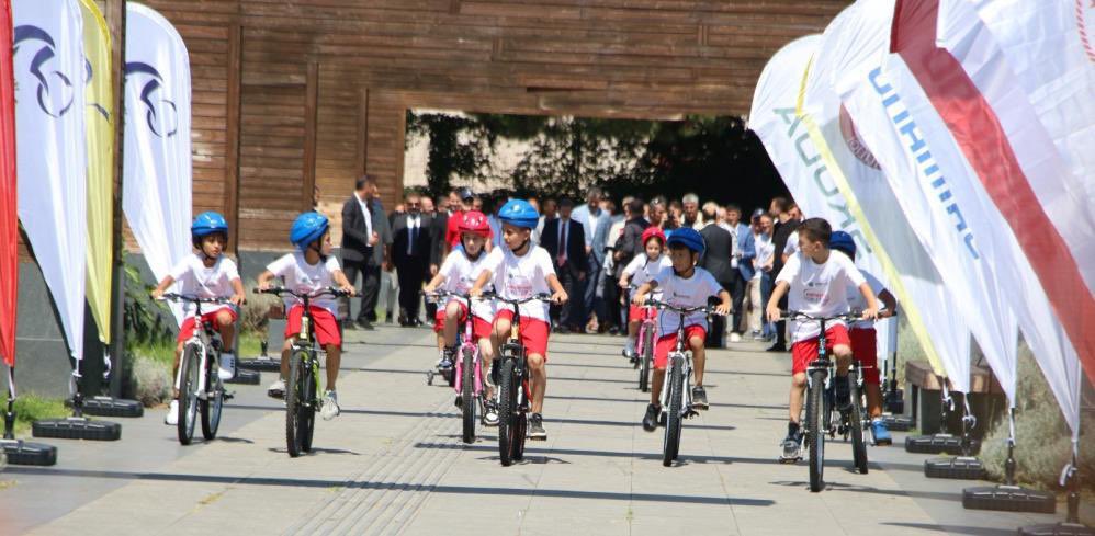 kazan_belediye's tweet photo. #Samsun’da yanan milli mücadele ruhunun meşalesi, SAMKON tarafından 30 Ağustos Zafer Bayramı etkinlikleri kapsamında düzenlenecek olan ‘Kurtuluş Yolu Bisiklet Turu” ile #Kahramankazan'ımıza doğru yola çıkacak.
02 Eylül 2023 tarihli buluşmayı heyecanla bekliyoruz 🚴🏻‍♀️🚴🏻
🇹🇷🇹🇷 https://t.co/nWlkRAf68M