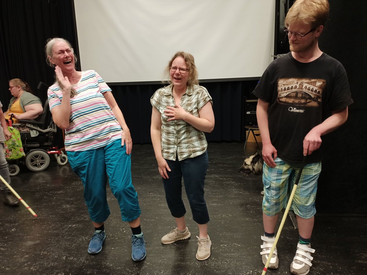 balangereis's tweet photo. Bijzonder goede repetitie van Theater Wirwar vanmorgen, voor een speciale voorstelling van 'Ik pas!' op 13 september in Theater Orpheus in Apeldoorn.
#Wirwar #TheaterWirwar #NAH #NietAangeborenHersenletsel #hersenletsel #Gigant #Orpheus #Apeldoorn https://t.co/PXZzeQVUF7