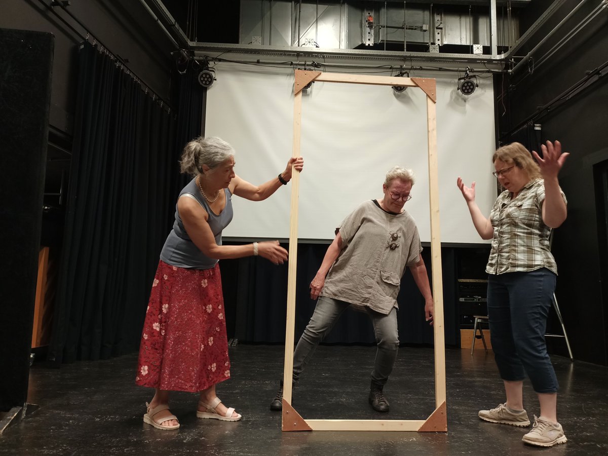 balangereis's tweet photo. Bijzonder goede repetitie van Theater Wirwar vanmorgen, voor een speciale voorstelling van 'Ik pas!' op 13 september in Theater Orpheus in Apeldoorn.
#Wirwar #TheaterWirwar #NAH #NietAangeborenHersenletsel #hersenletsel #Gigant #Orpheus #Apeldoorn https://t.co/PXZzeQVUF7