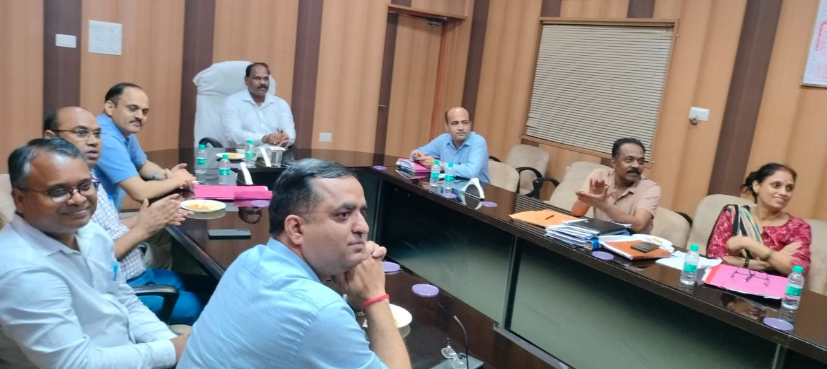 OpfGil's tweet photo. Historical moment for India! Congratulations to @ISRO for glorious moment in India's space journey for #Chandrayaan3.
OPF (GIL की एक इकाई) के महाप्रबंधक श्री एम.सी. बालासुब्रमणियम के नेतृत्व में अधिकारियों ने इसका Live Telecast देखा व इस महान् उपलब्धि पर अपार प्रसन्नता व्यक्त की। https://t.co/BVqqlLaxtA