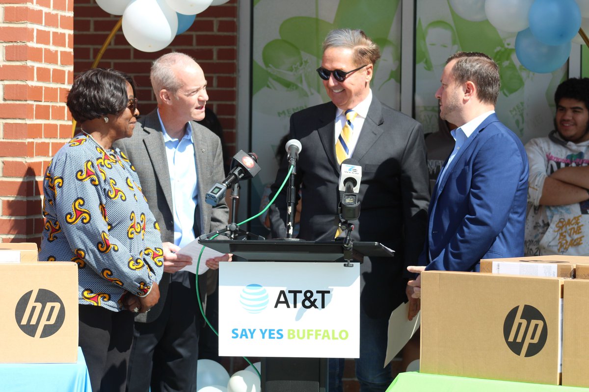 BHigginsBflo's tweet photo. Reliable internet access is a necessity, especially for students, but many communities like Buffalo face major gaps.

We joined @ATT &amp; Say Yes Buffalo to deliver 165 new laptops to college students in East Buffalo, taking an important step in addressing the digital divide in WNY. https://t.co/B6dHaU9qIa