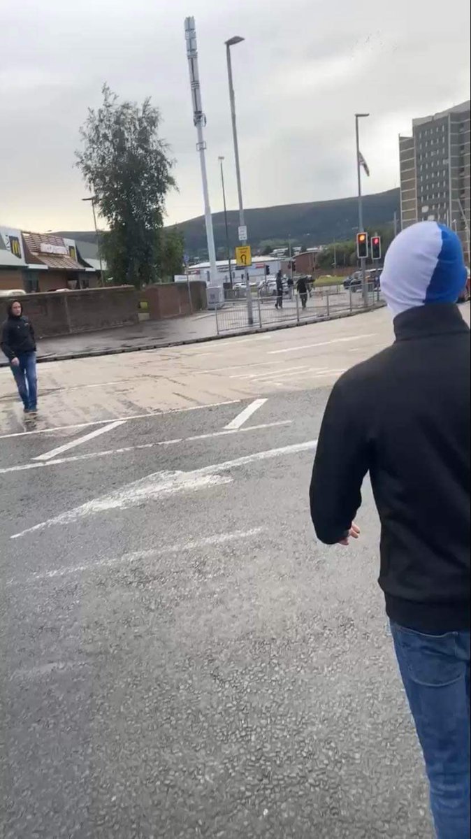 UlsterUltras's tweet photo. LFC vs CFC 23.8.23
BU info: RF attacked an empty bar and got chased by locals, decided to continue their marathon towards the falls after we showed up. 

Small fight broke out which was a clear BU win with RF backing off further until police showed up. 
Good action by both groups https://t.co/QSHBu5otla